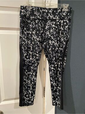 Express Black & White Printed Leggings